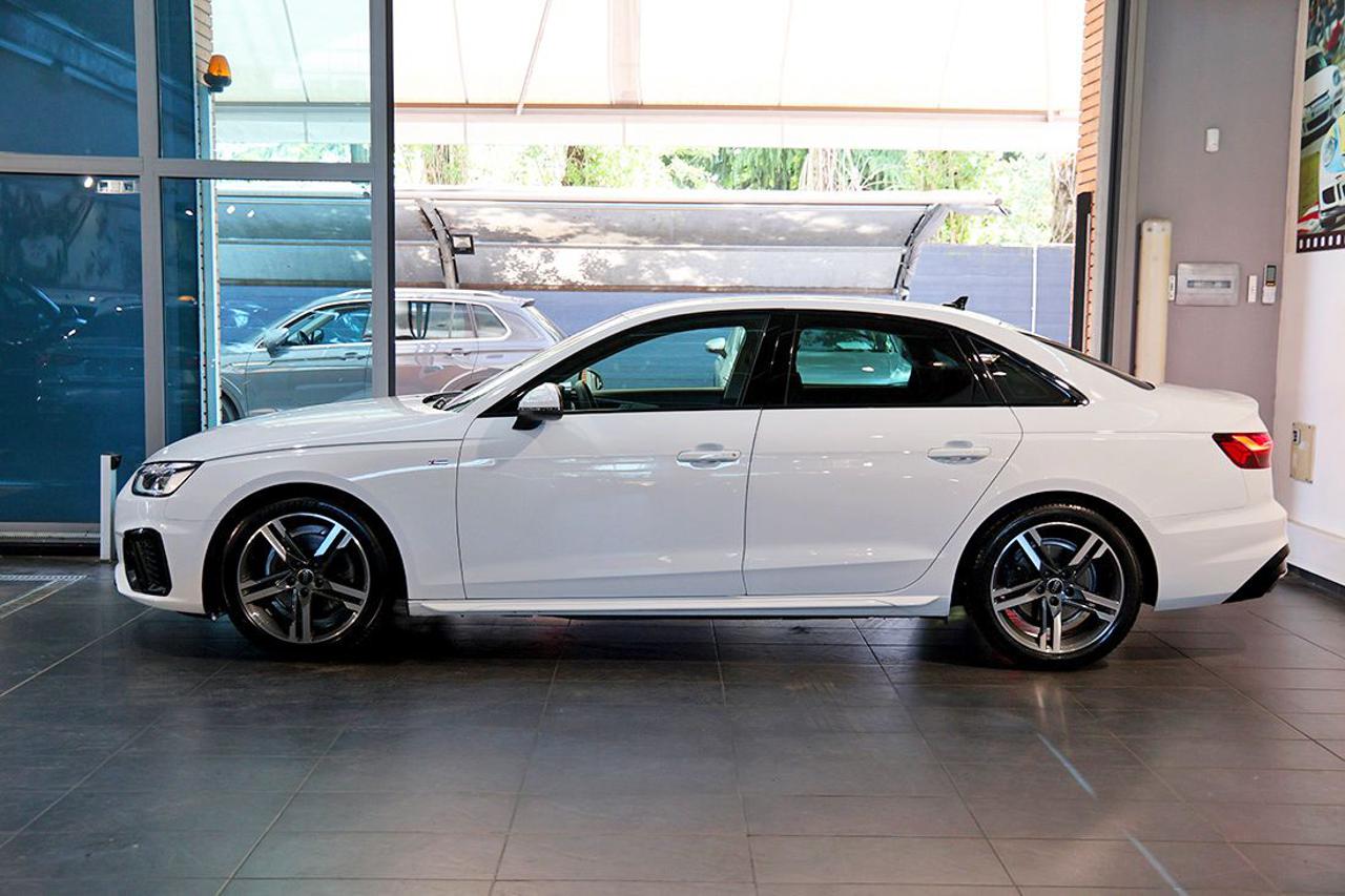 AUDI A4 30 TDI S-Tronic S-Line - 3