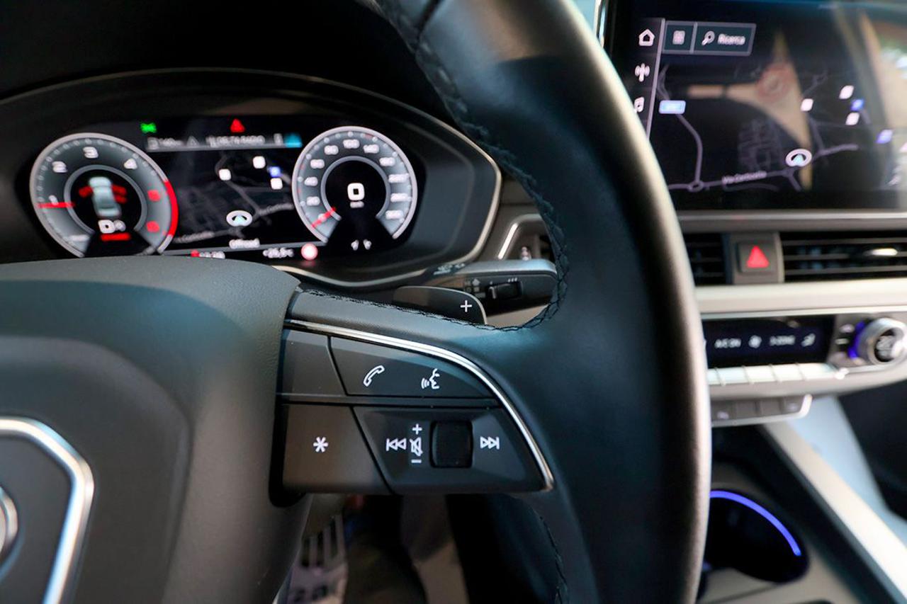 AUDI A4 30 TDI S-Tronic S-Line - 21