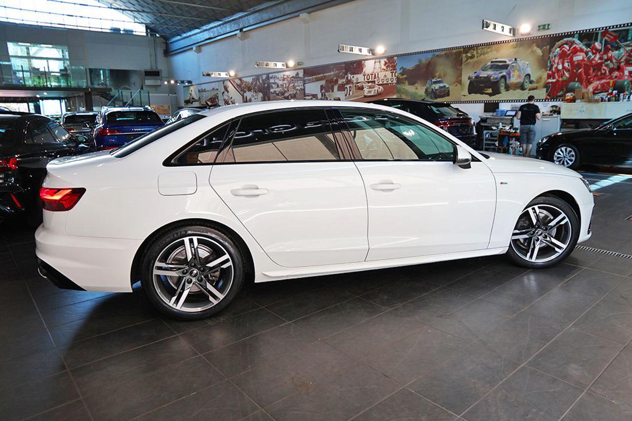 AUDI A4 30 TDI S-Tronic S-Line - 10