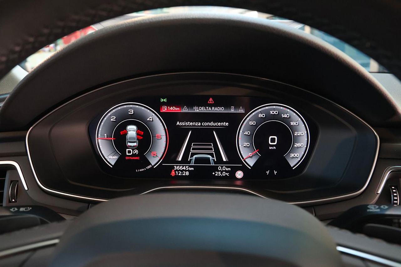 AUDI A4 30 TDI S-Tronic S-Line - 32