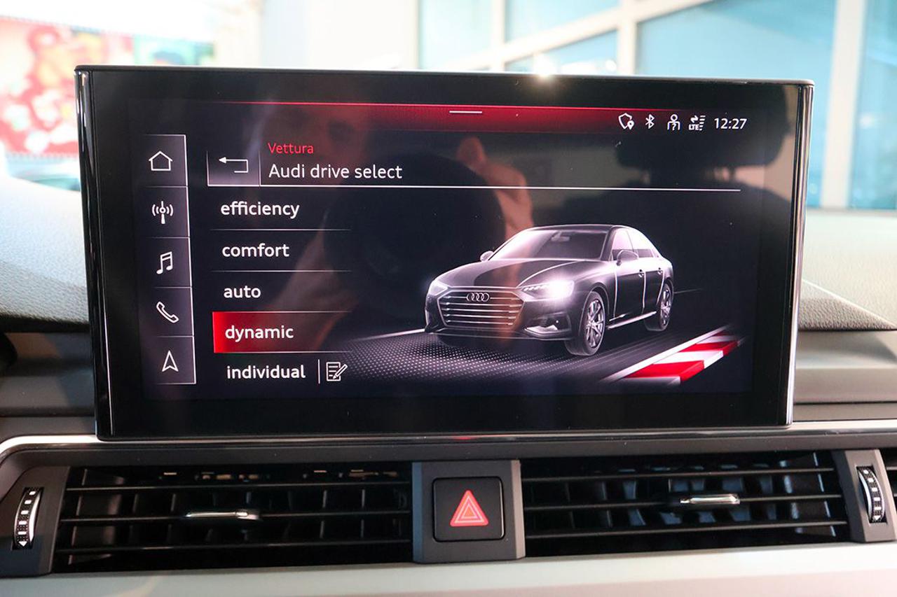 AUDI A4 30 TDI S-Tronic S-Line - 26