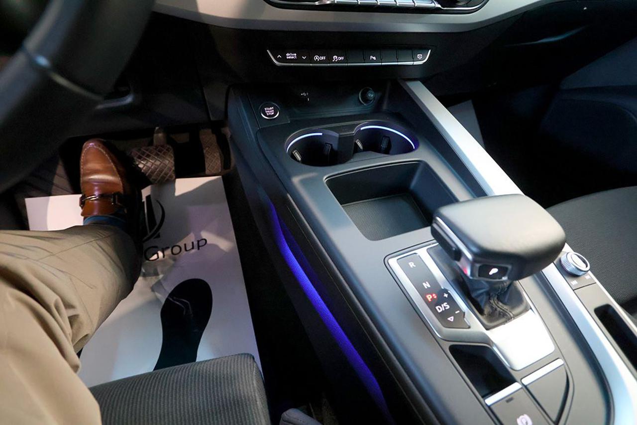 AUDI A4 30 TDI S-Tronic S-Line - 38