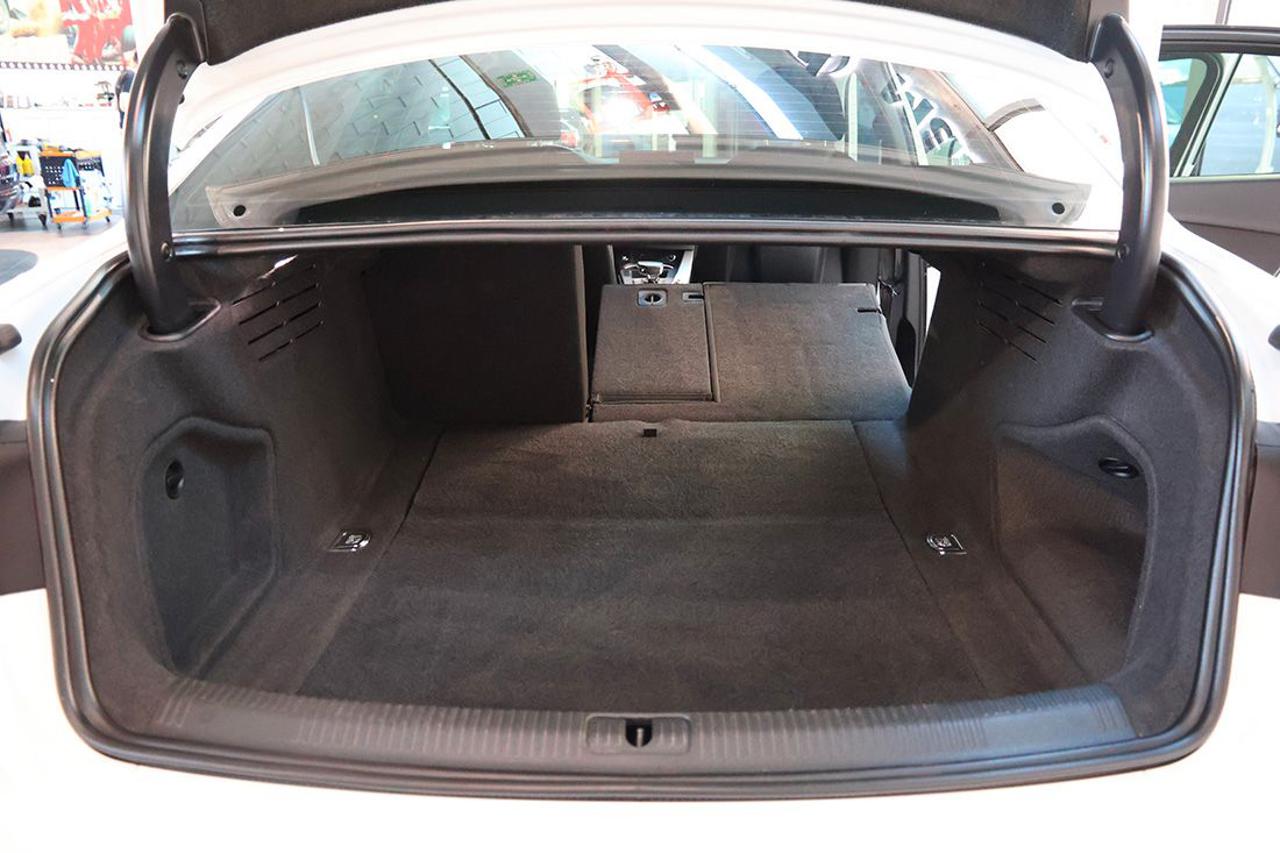 AUDI A4 30 TDI S-Tronic S-Line - 12