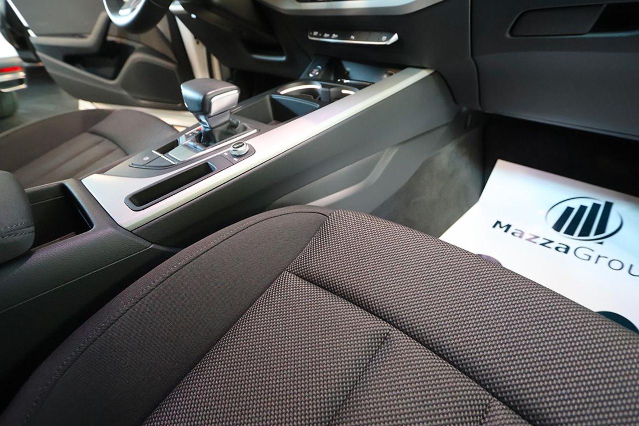 AUDI A4 40 TDI Avant Quattro S-Tronic Business - 34