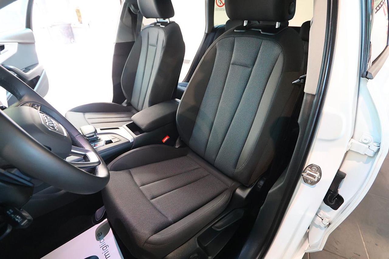 AUDI A4 40 TDI Avant Quattro S-Tronic Business - 18