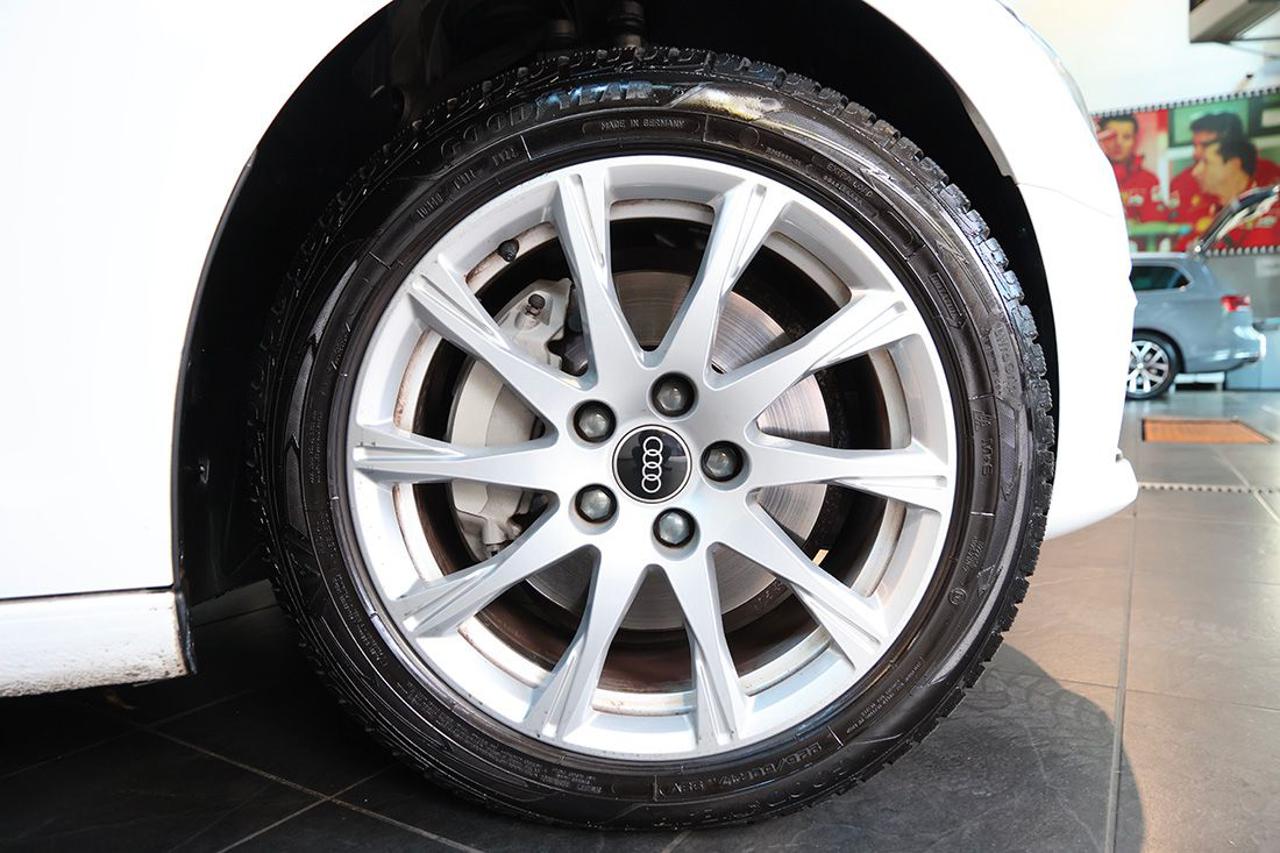 AUDI A4 40 TDI Avant Quattro S-Tronic Business - 6