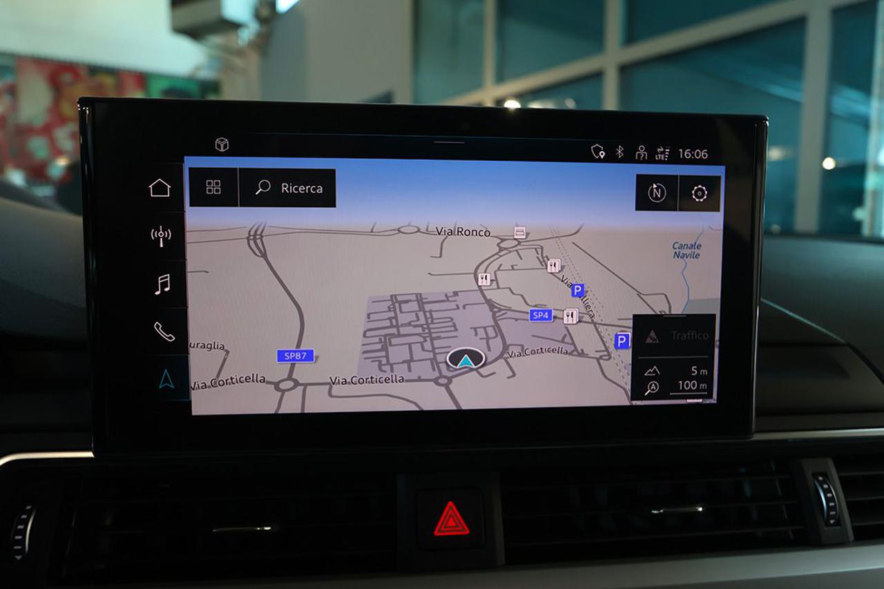 AUDI A4 40 TDI Avant Quattro S-Tronic Business - 24