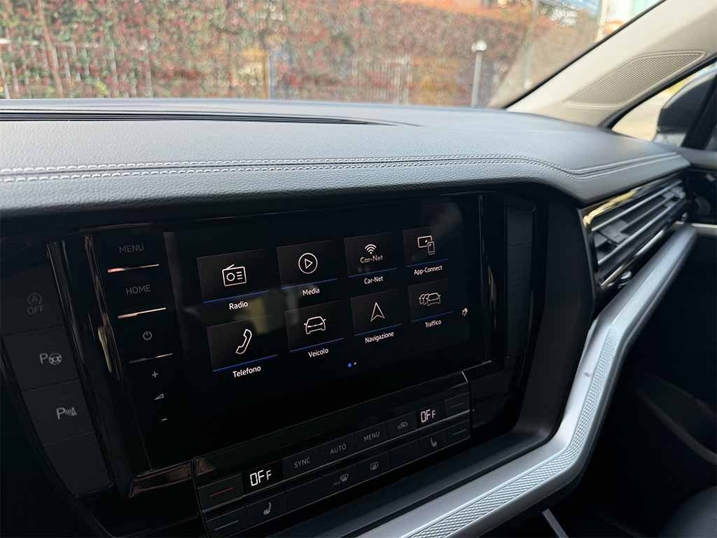 VOLKSWAGEN Touareg 3.0 tdi Black Style tiptronic  TELECAMERA CARPLAY - 23