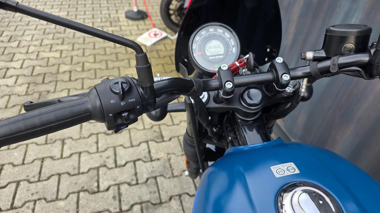 ROYAL ENFIELD HNTR 350 2023 - 11