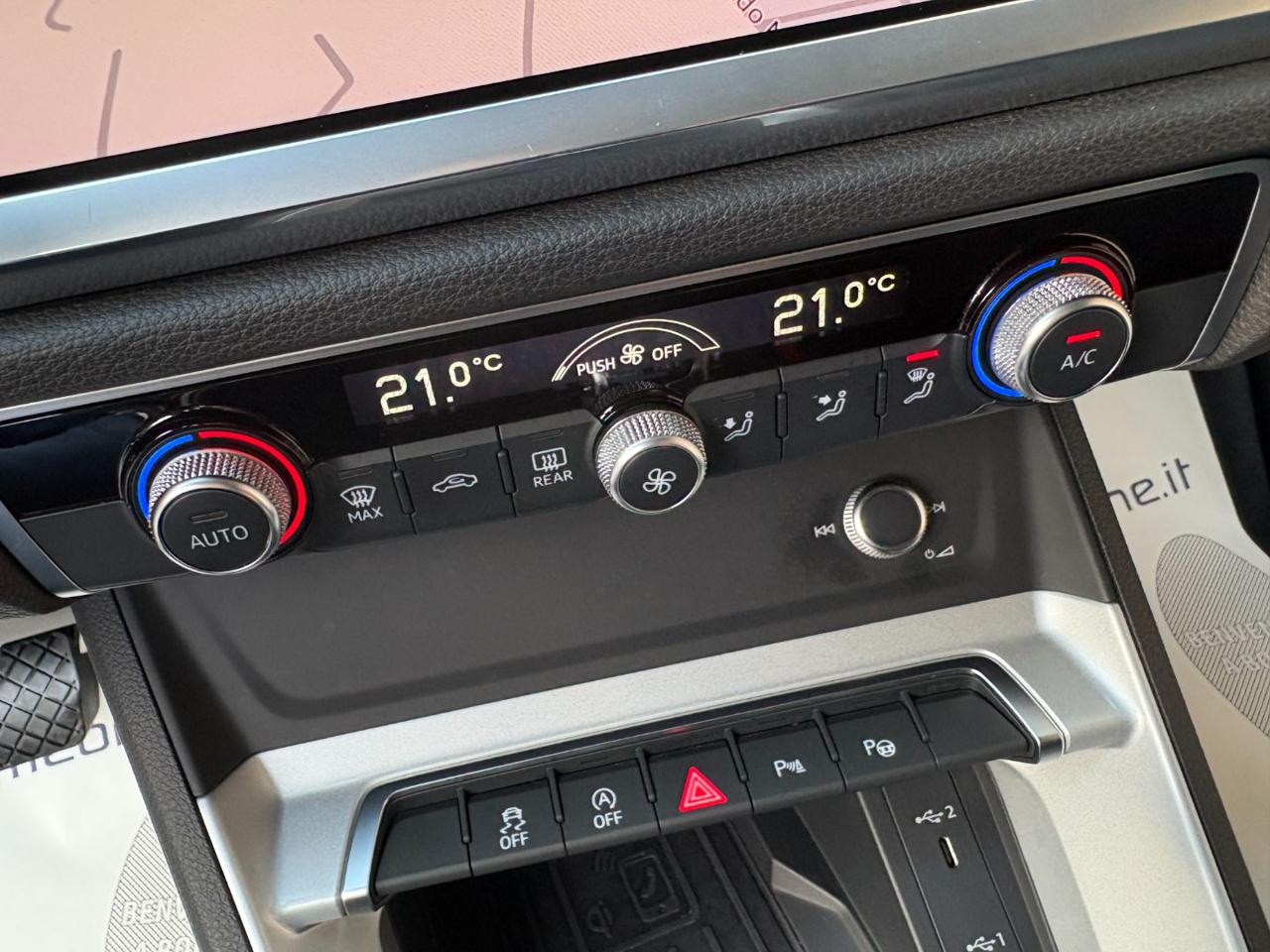 AUDI Q3 35 2.0 TDI S tronic quattro Business COCKPIT - 24