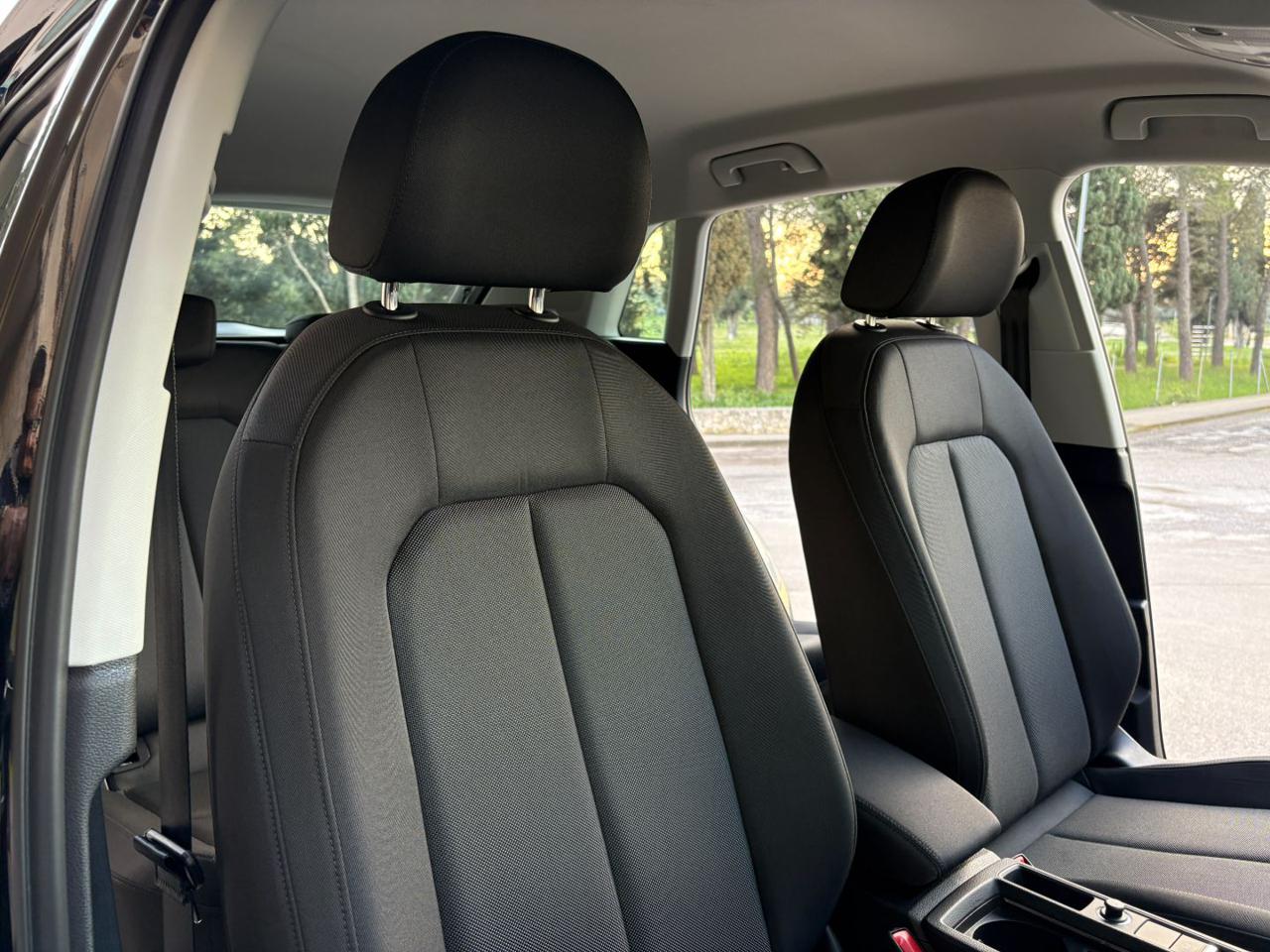AUDI Q3 35 2.0 TDI S tronic quattro Business COCKPIT - 10