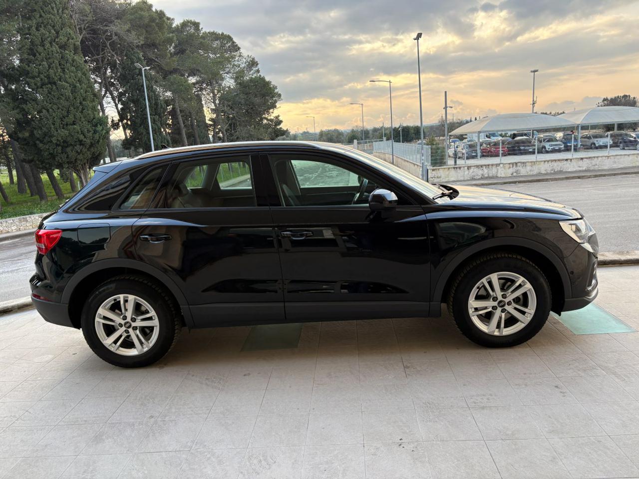 AUDI Q3 35 2.0 TDI S tronic quattro Business COCKPIT - 4
