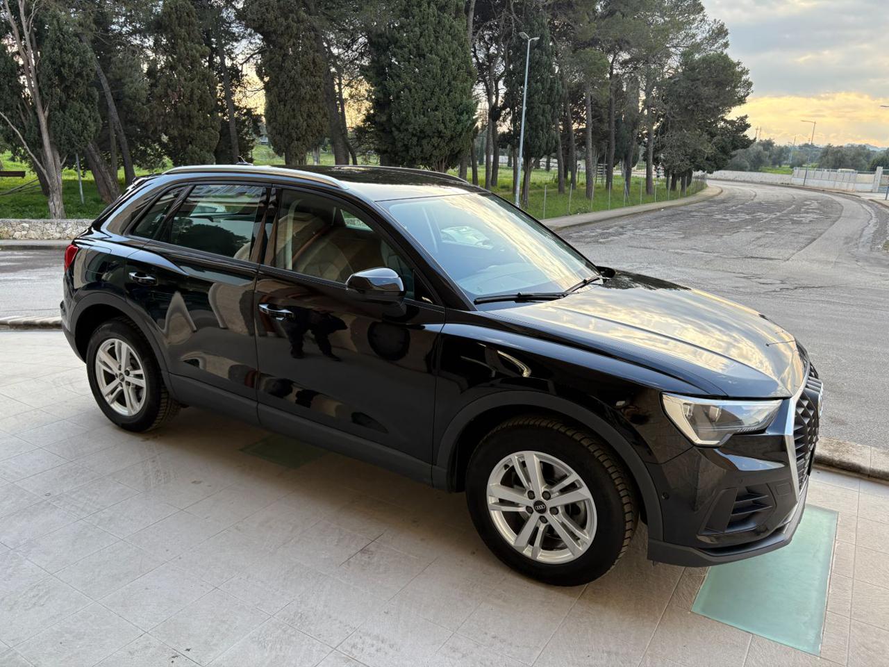 AUDI Q3 35 2.0 TDI S tronic quattro Business COCKPIT - 3