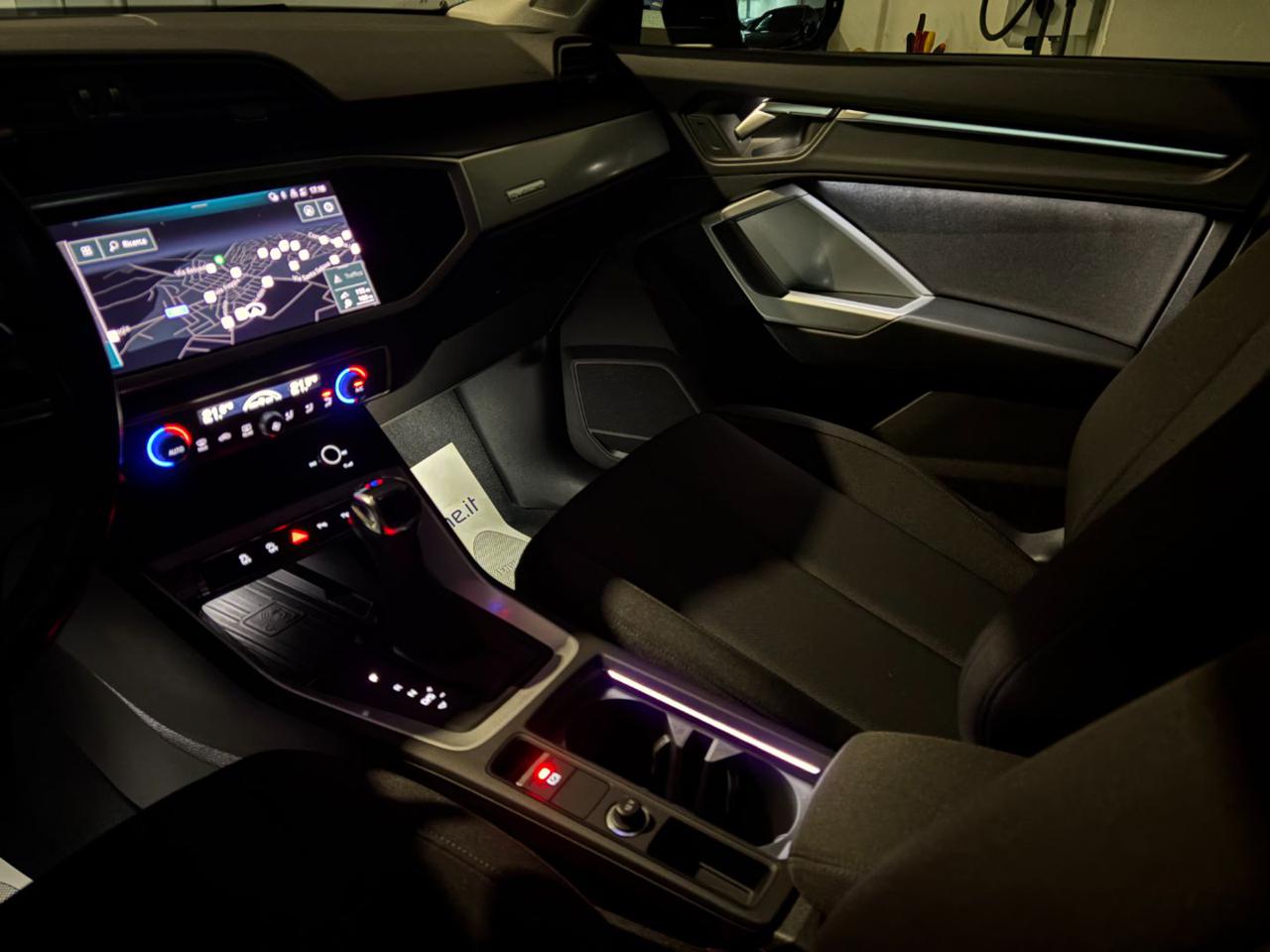 AUDI Q3 35 2.0 TDI S tronic quattro Business COCKPIT - 32