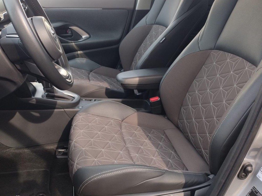 TOYOTA Yaris Cross 1.5 Hybrid 5p. E-CVT AWD-i Lounge - 9