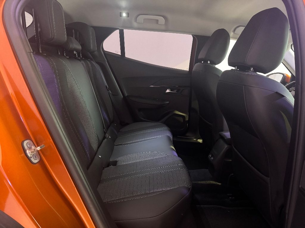 PEUGEOT 2008 BlueHDi 110 S&S GT - 14