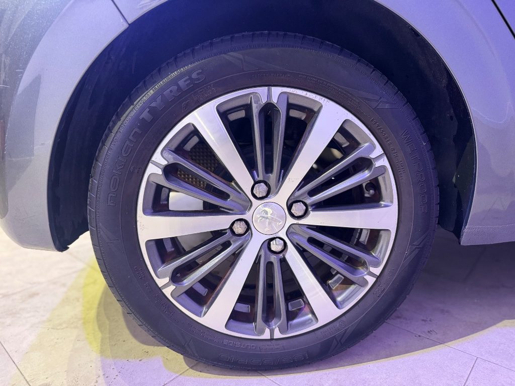 PEUGEOT 208 1° serie PureTech 82 5 porte Allure - 7