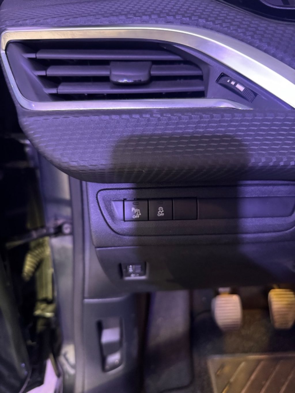 PEUGEOT 208 1° serie PureTech 82 5 porte Allure - 19