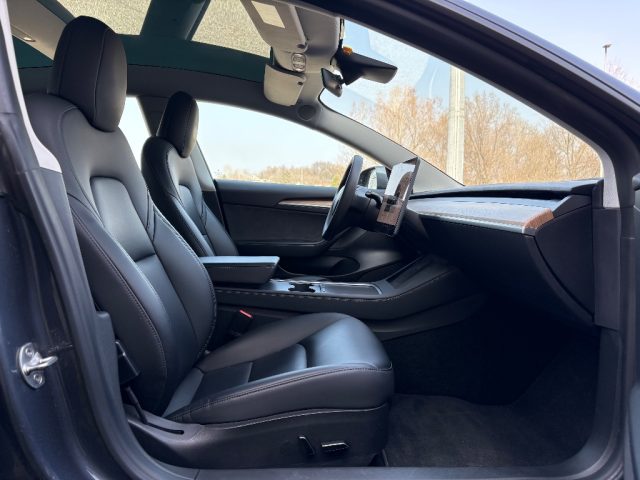 TESLA Model 3 Grigio scuro metallizzato