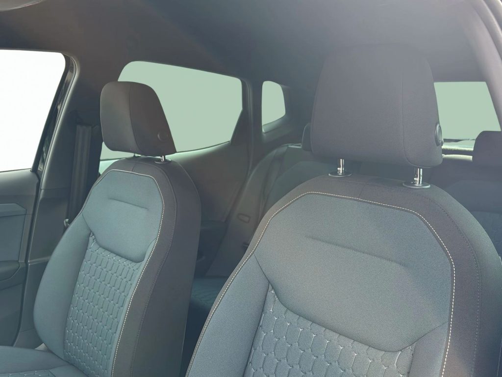 SEAT Arona 1.0 ecotsi black edition 115cv dsg - 9