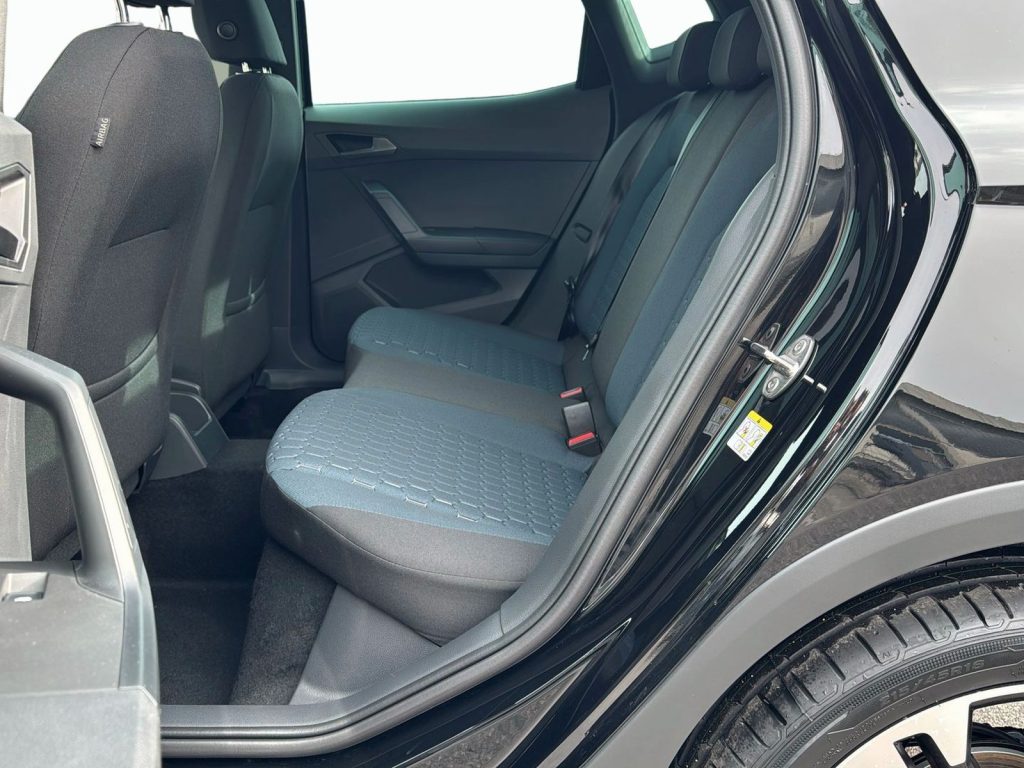 SEAT Arona 1.0 ecotsi black edition 115cv dsg - 10