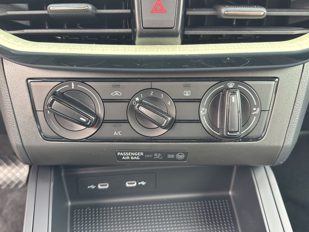 SEAT Arona 1.0 ecotsi black edition 115cv dsg - 17