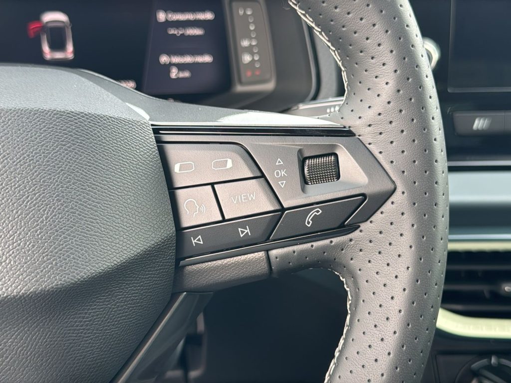 SEAT Arona 1.0 ecotsi black edition 115cv dsg - 19