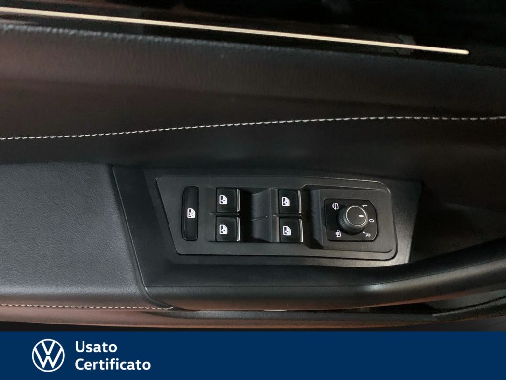 VOLKSWAGEN T-Roc 1.0 tsi r-line 110cv - 21