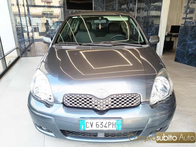 TOYOTA Yaris Gris foncé Pastel