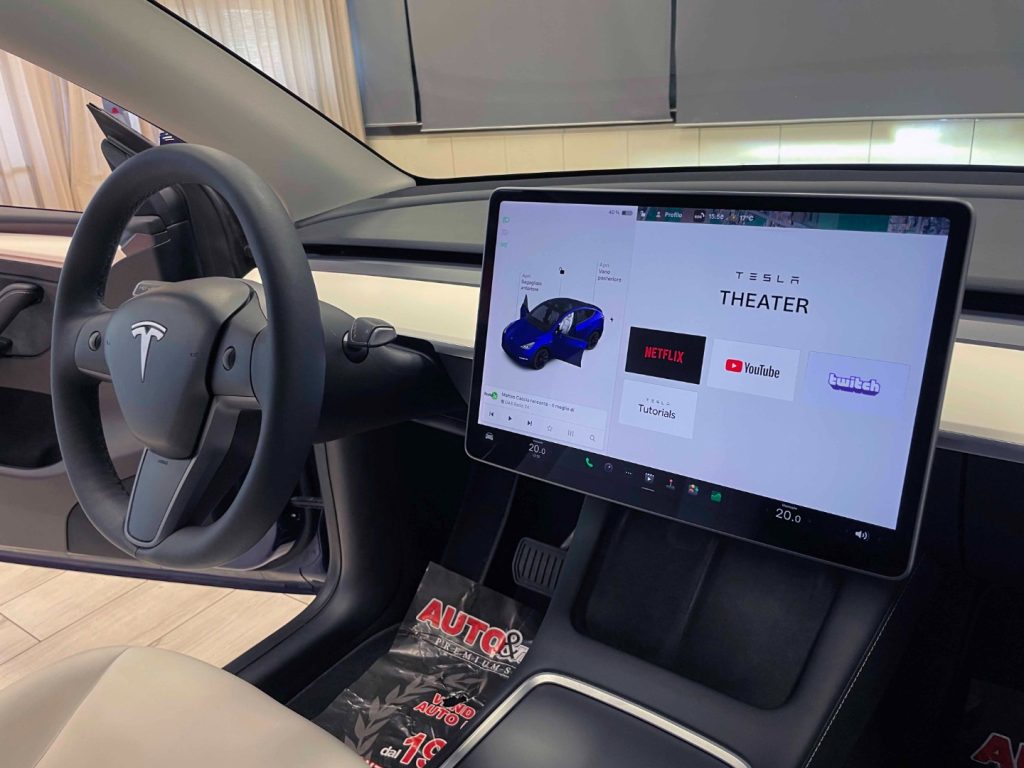 TESLA Model Y LONG RANGE-4X4-AUTOPILOT AVANZATO- CERCHI 20 - 44