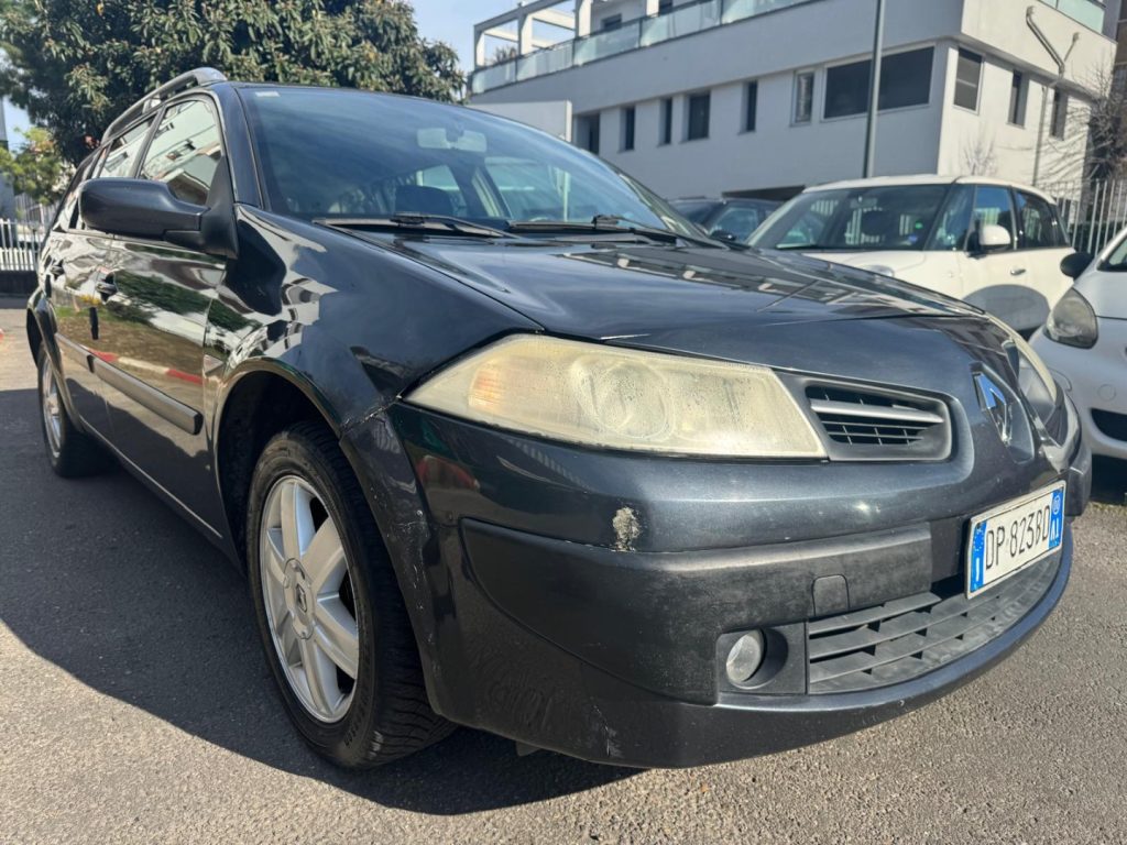 RENAULT Megane GRANDTOUR 1.5 dCi/105CV Serie Spec. - 3