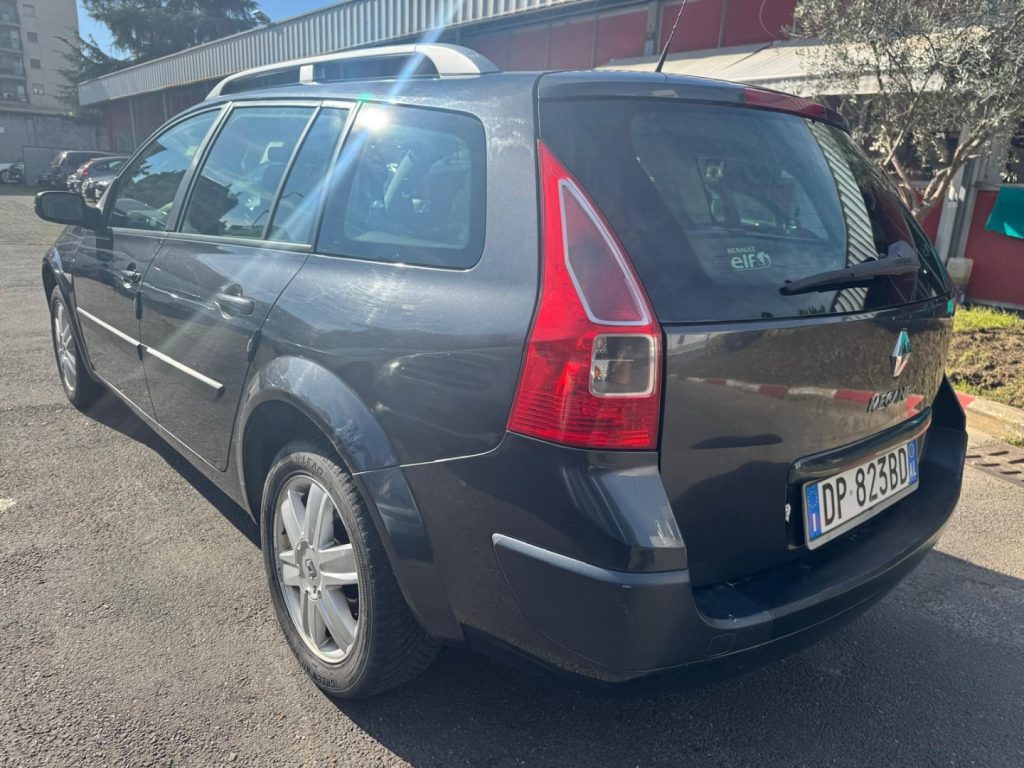 RENAULT Megane GRANDTOUR 1.5 dCi/105CV Serie Spec. - 7