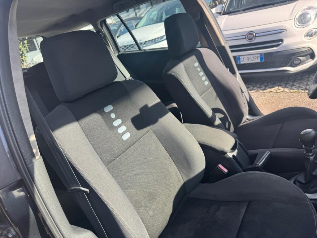 RENAULT Megane GRANDTOUR 1.5 dCi/105CV Serie Spec. - 11