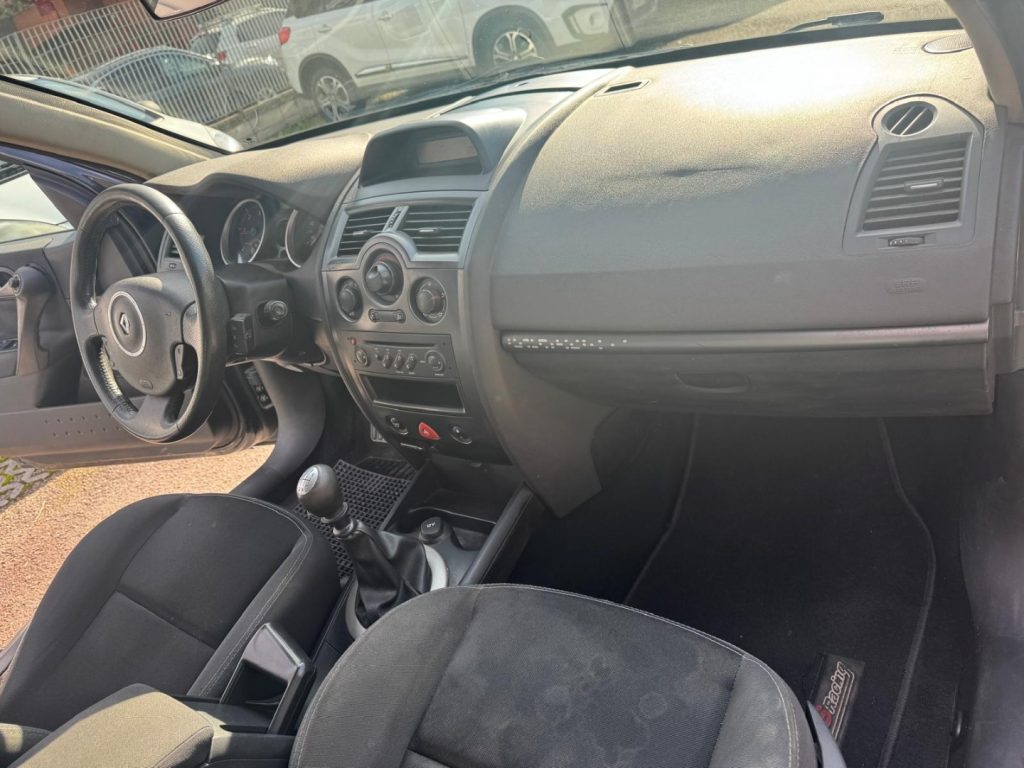 RENAULT Megane GRANDTOUR 1.5 dCi/105CV Serie Spec. - 12