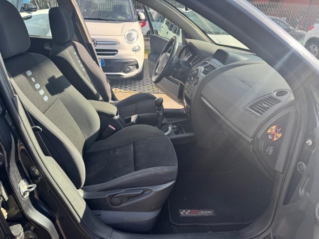 RENAULT Megane GRANDTOUR 1.5 dCi/105CV Serie Spec. - 13