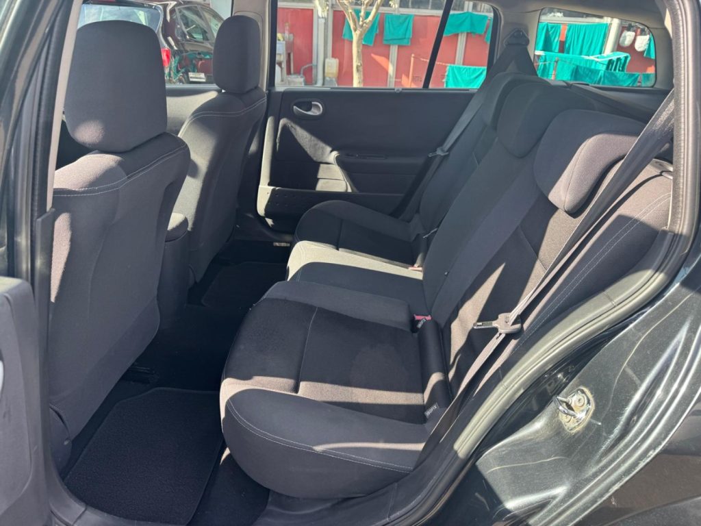 RENAULT Megane GRANDTOUR 1.5 dCi/105CV Serie Spec. - 14