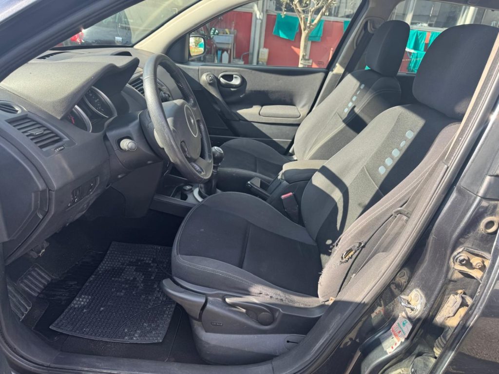 RENAULT Megane GRANDTOUR 1.5 dCi/105CV Serie Spec. - 16