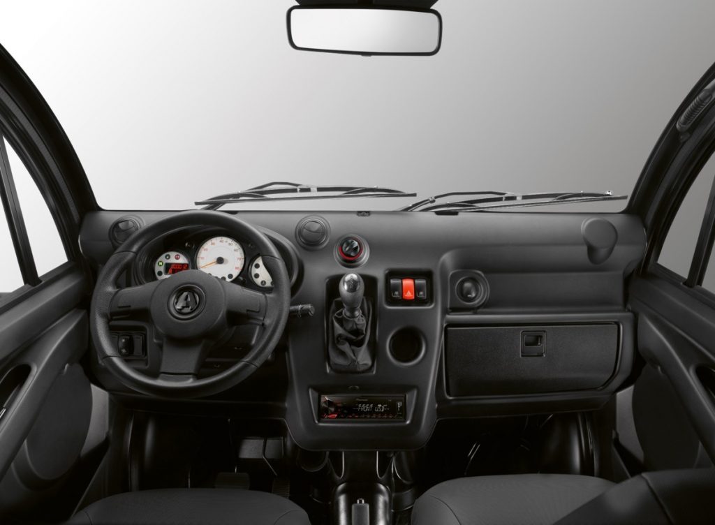 AIXAM E-Truck Furgone Electric ZTL Free Guidabile Patente AM - 4