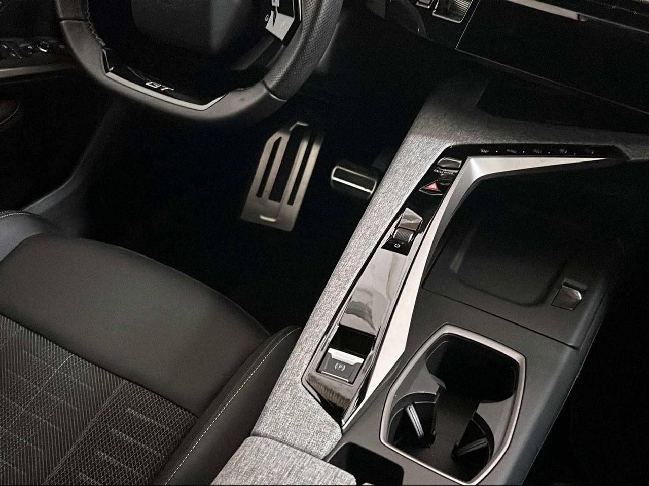 PEUGEOT 3008 motore elettrico (73kWh) 210 CV GT - 27