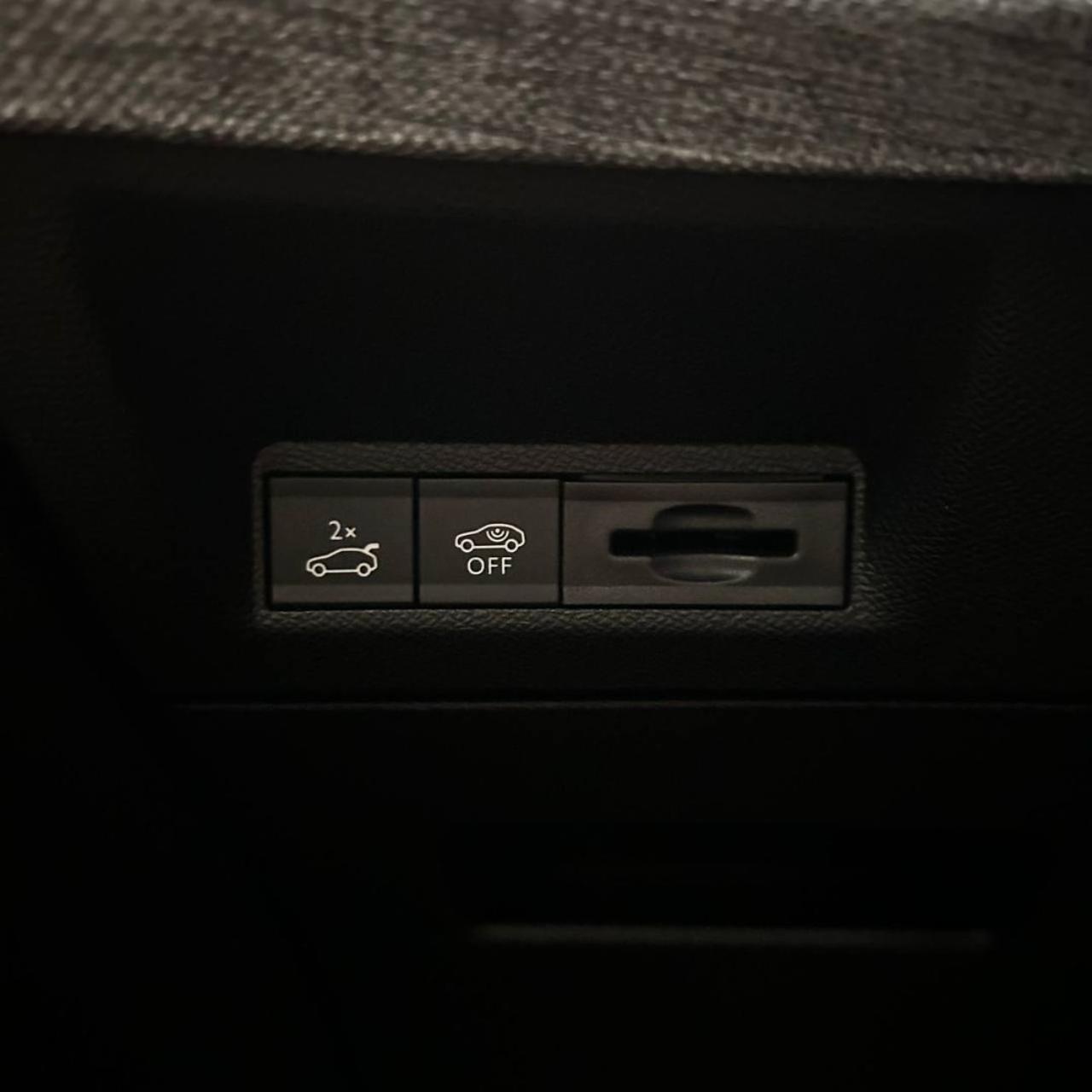 PEUGEOT 3008 motore elettrico (73kWh) 210 CV GT - 31