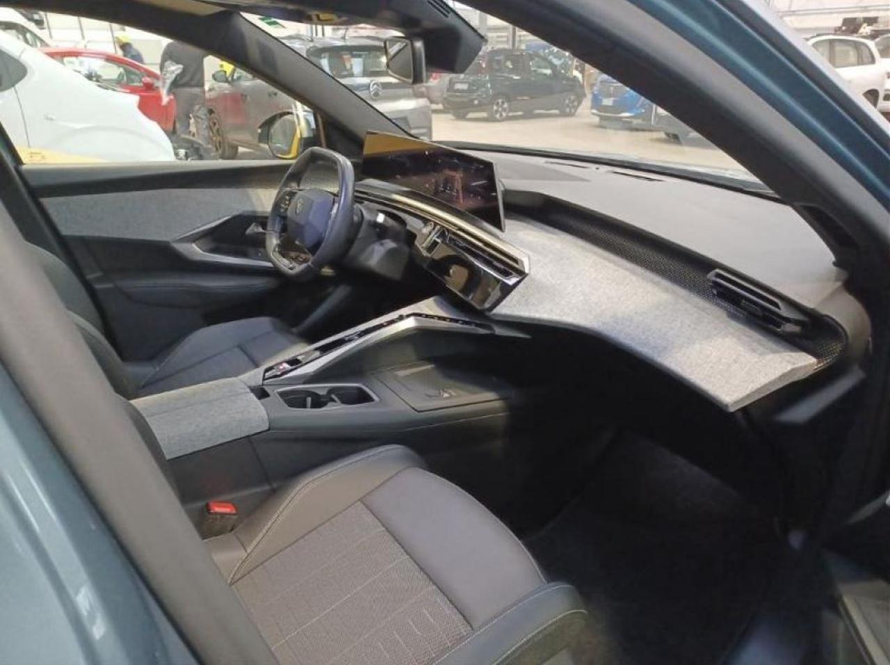 PEUGEOT 3008 motore elettrico (73kWh) 210 CV GT - 5