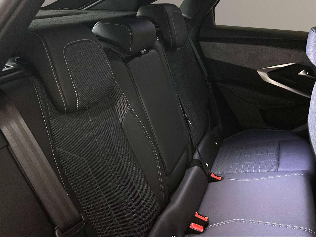 PEUGEOT 3008 motore elettrico (73kWh) 210 CV GT - 14