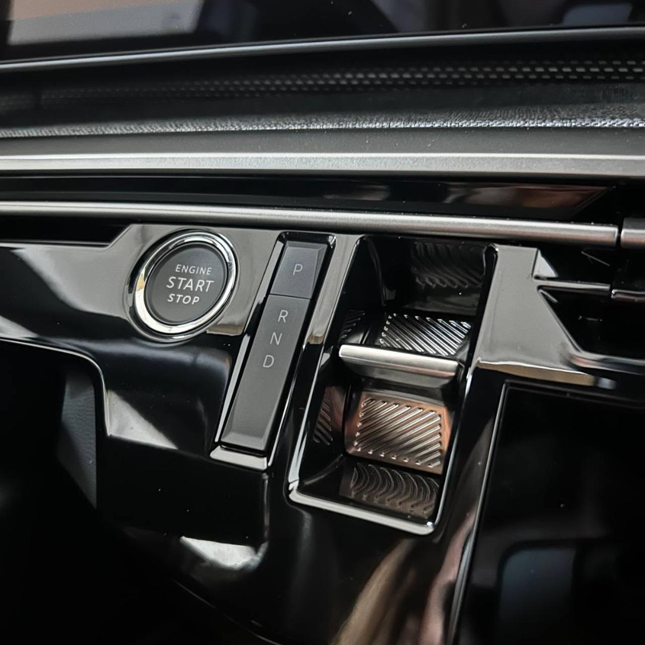 PEUGEOT 3008 motore elettrico (73kWh) 210 CV GT - 28