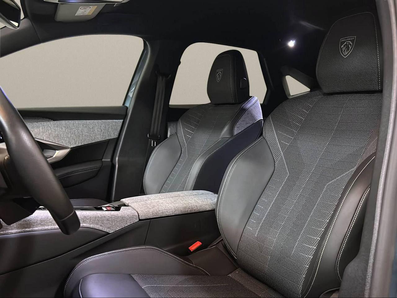 PEUGEOT 3008 motore elettrico (73kWh) 210 CV GT - 10