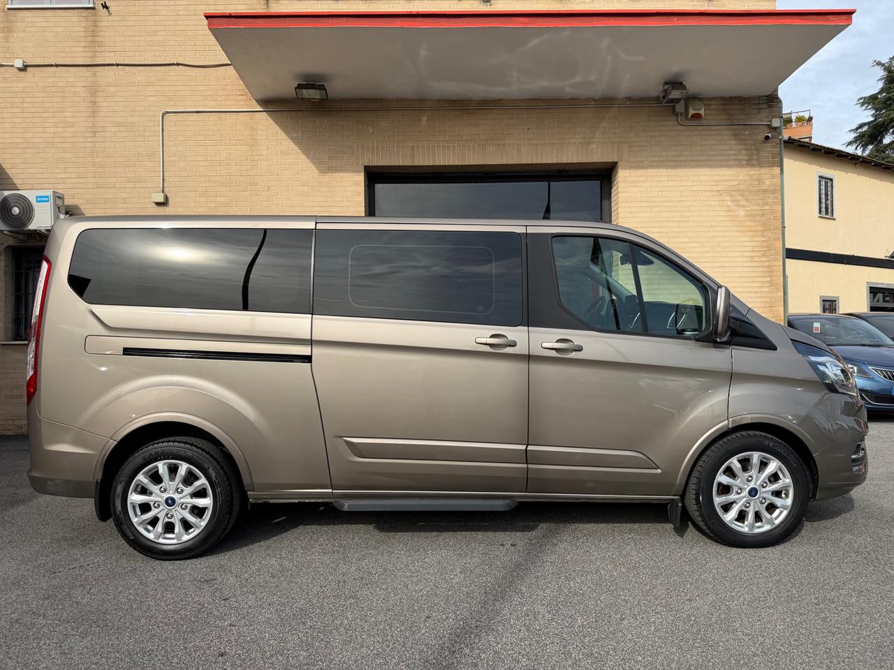 FORD Tourneo Custom 320 2.0 EcoBlue 130CV MHEV PL  Tit. - 19