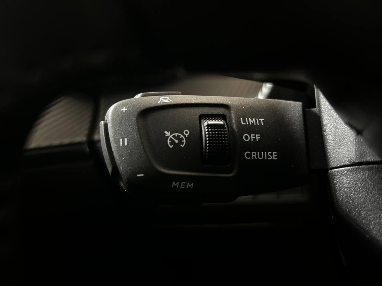 PEUGEOT 2008 PureTech 100 S&S Allure - 17