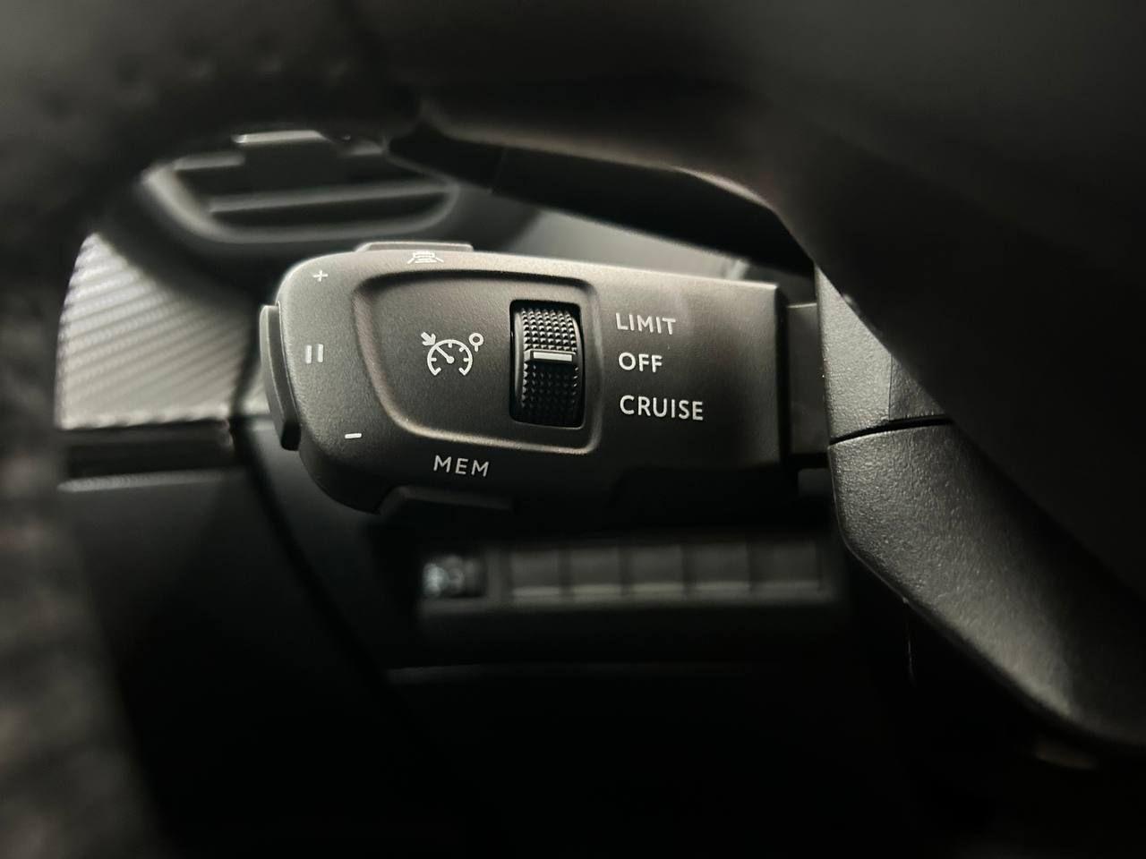 PEUGEOT 2008 PureTech 100 S&S Allure - 17