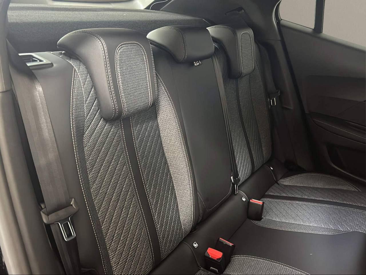 PEUGEOT 2008 PureTech 100 S&S Allure - 12