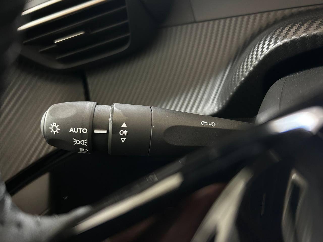 PEUGEOT 2008 PureTech 100 S&S Allure - 16