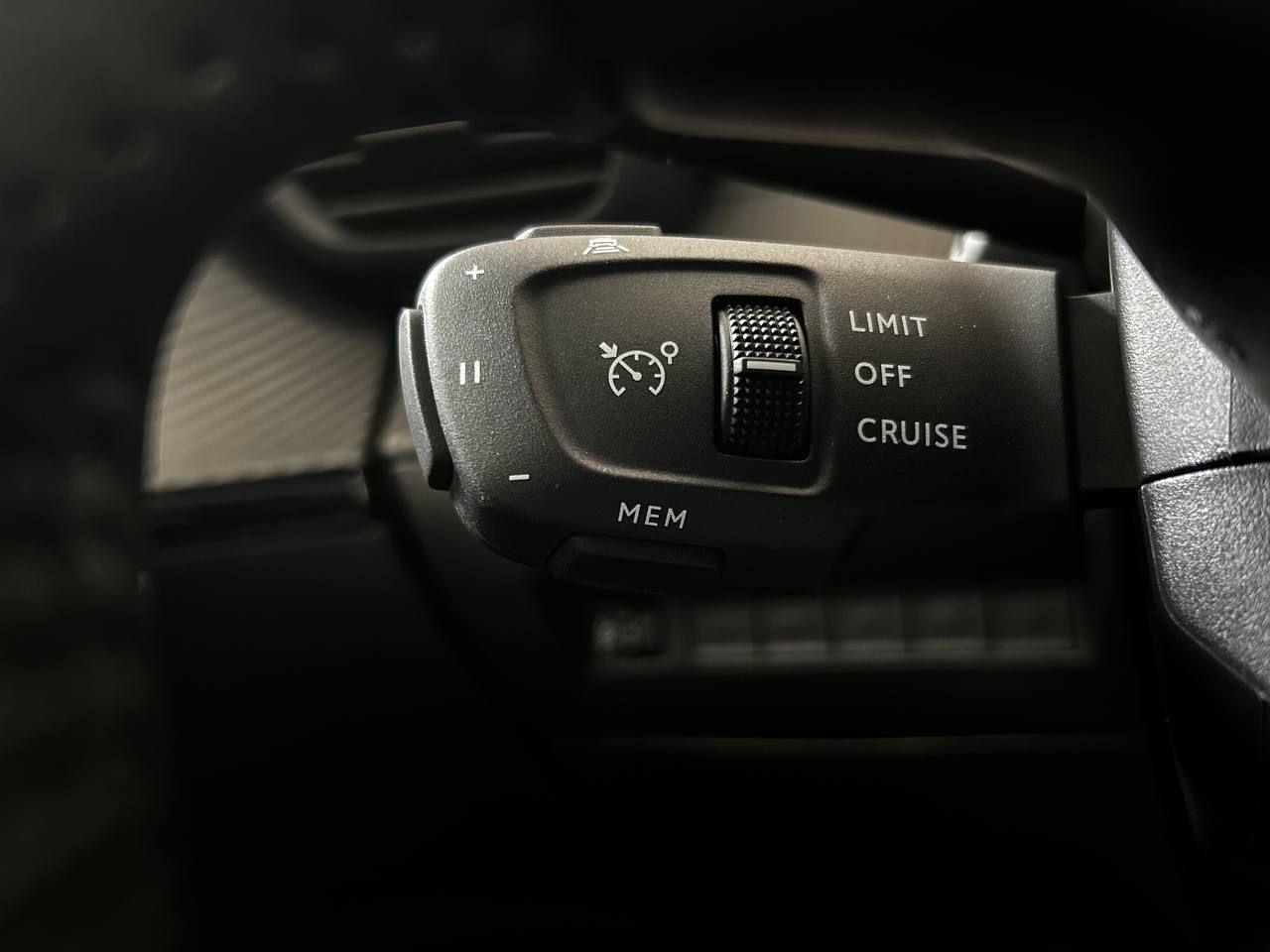 PEUGEOT 2008 PureTech 100 S&S Allure - 17